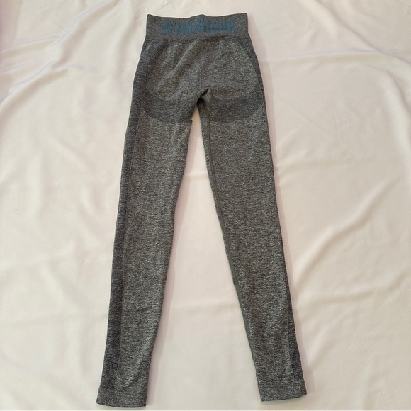 Gymshark women’s Gray Leggings - Picture 4 of 6